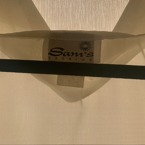 Beautiful blouse - Picture 3 of 3